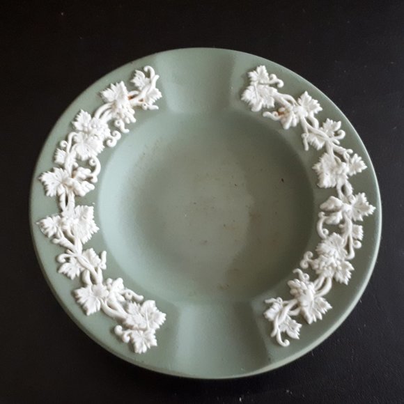 COPY - Wedgwood Jasperware Green Ashtray - Picture 3 of 4